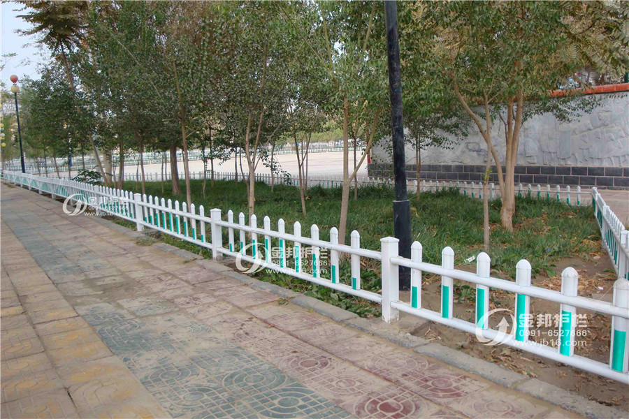 草坪護(hù)欄-003