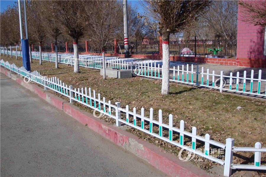 草坪護(hù)欄-004