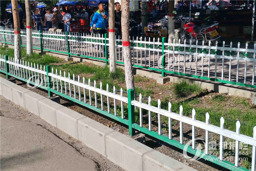 草坪護(hù)欄-007